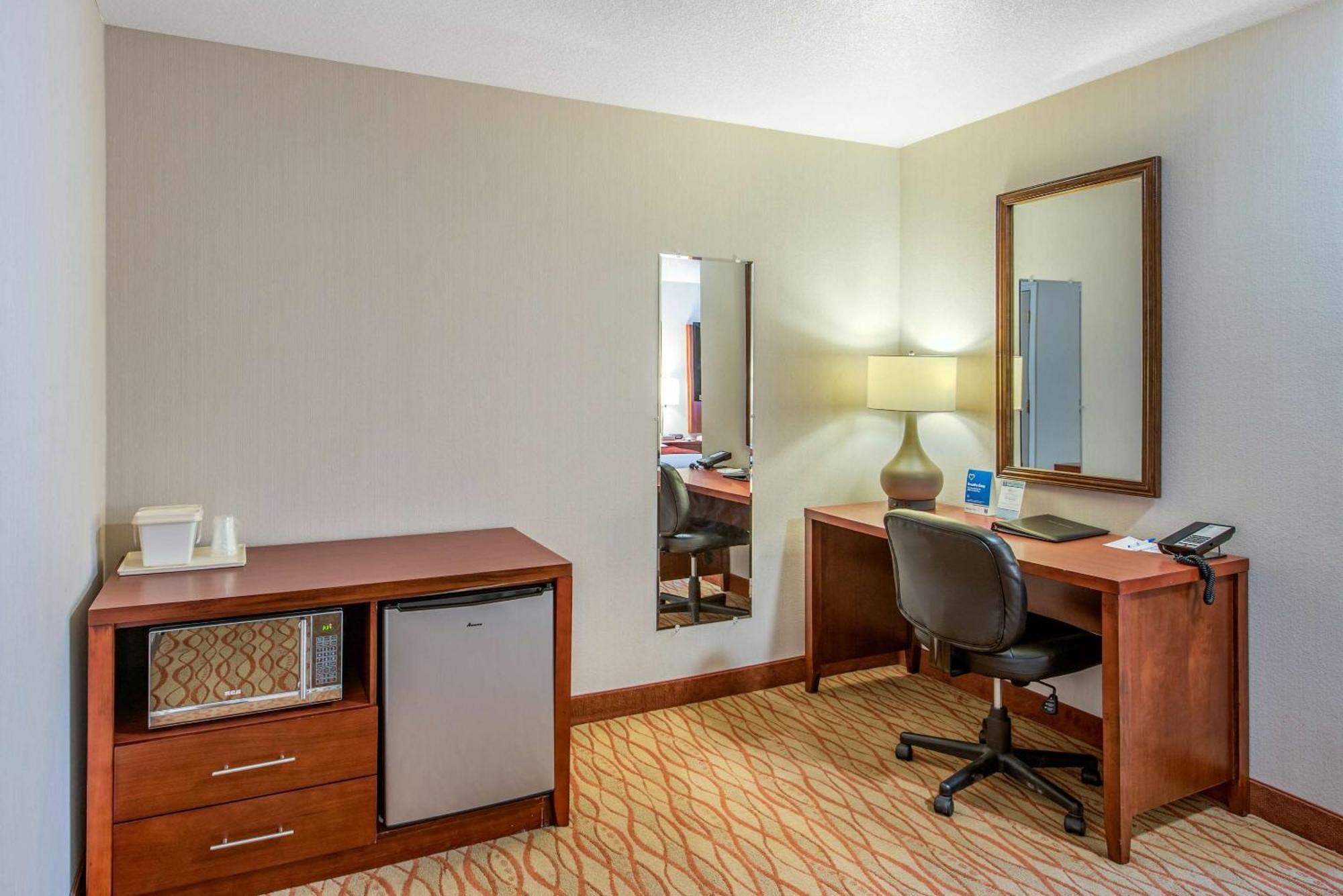 Comfort Inn Mount Shasta Area Weed Exterior photo